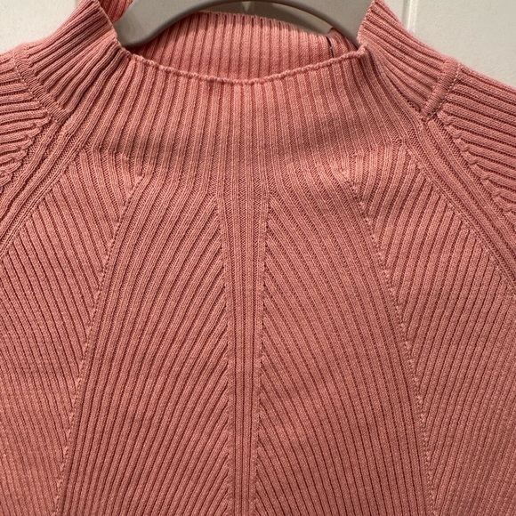 Guess Marie LS Open Back Sweater Small Pink Sweater S NWT - Picture 2 of 6